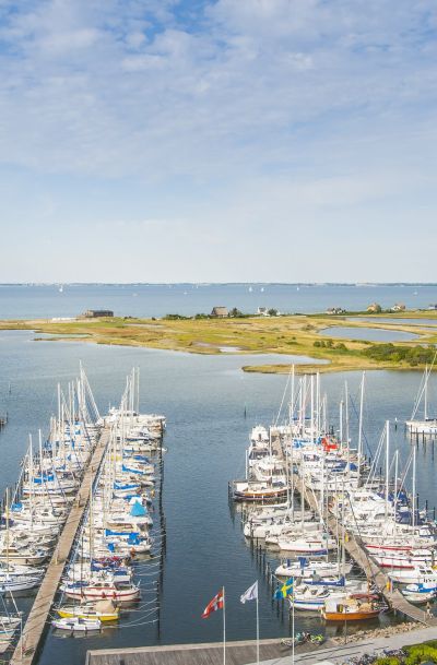 Yachthafen Heiligenhafen Ostsee mit Blick auf das Naturschutzgebiet Graswarder