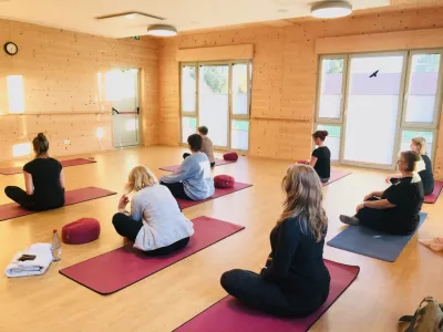 Lu Jong Yoga und Massagen im Vitalcenter